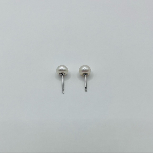 South Sea Pearl Button Earrings - Picture 4 of 4